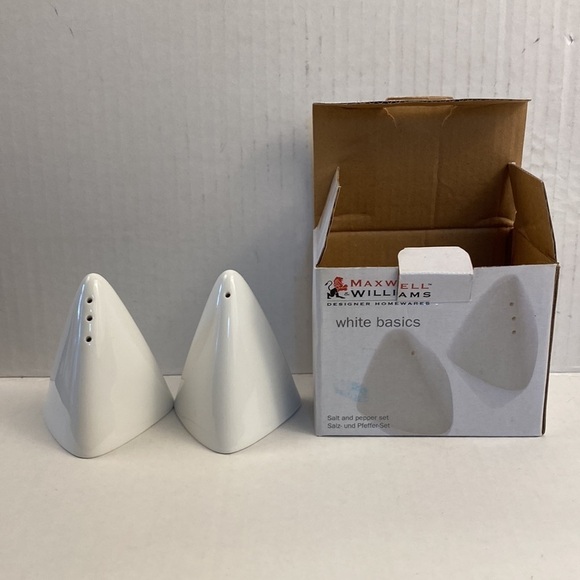 𝅺MODERN salt and pepper shakers Maxwell Williams triangular white angular - Picture 3 of 10
